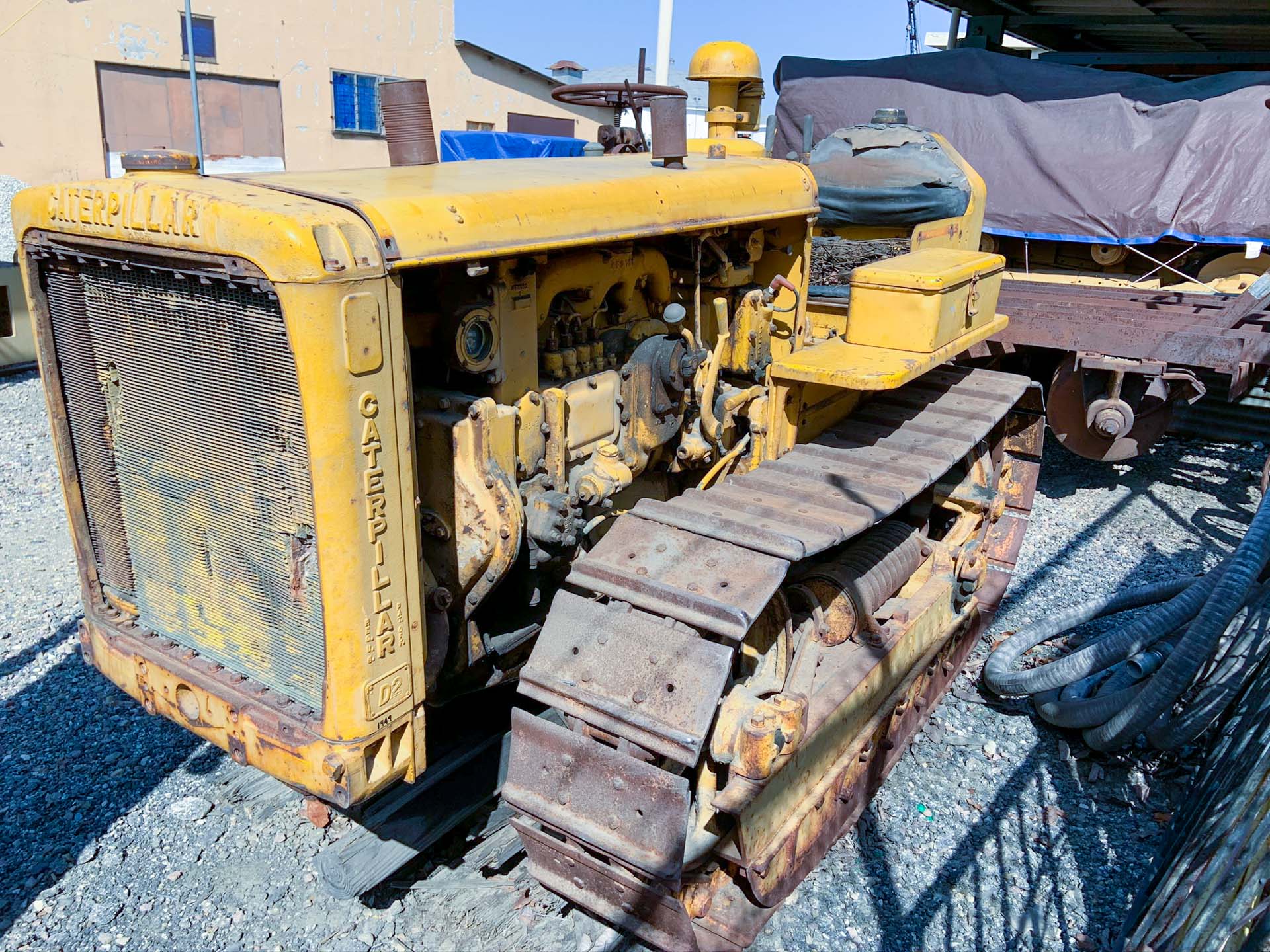 Caterpillar D2 — view 2
