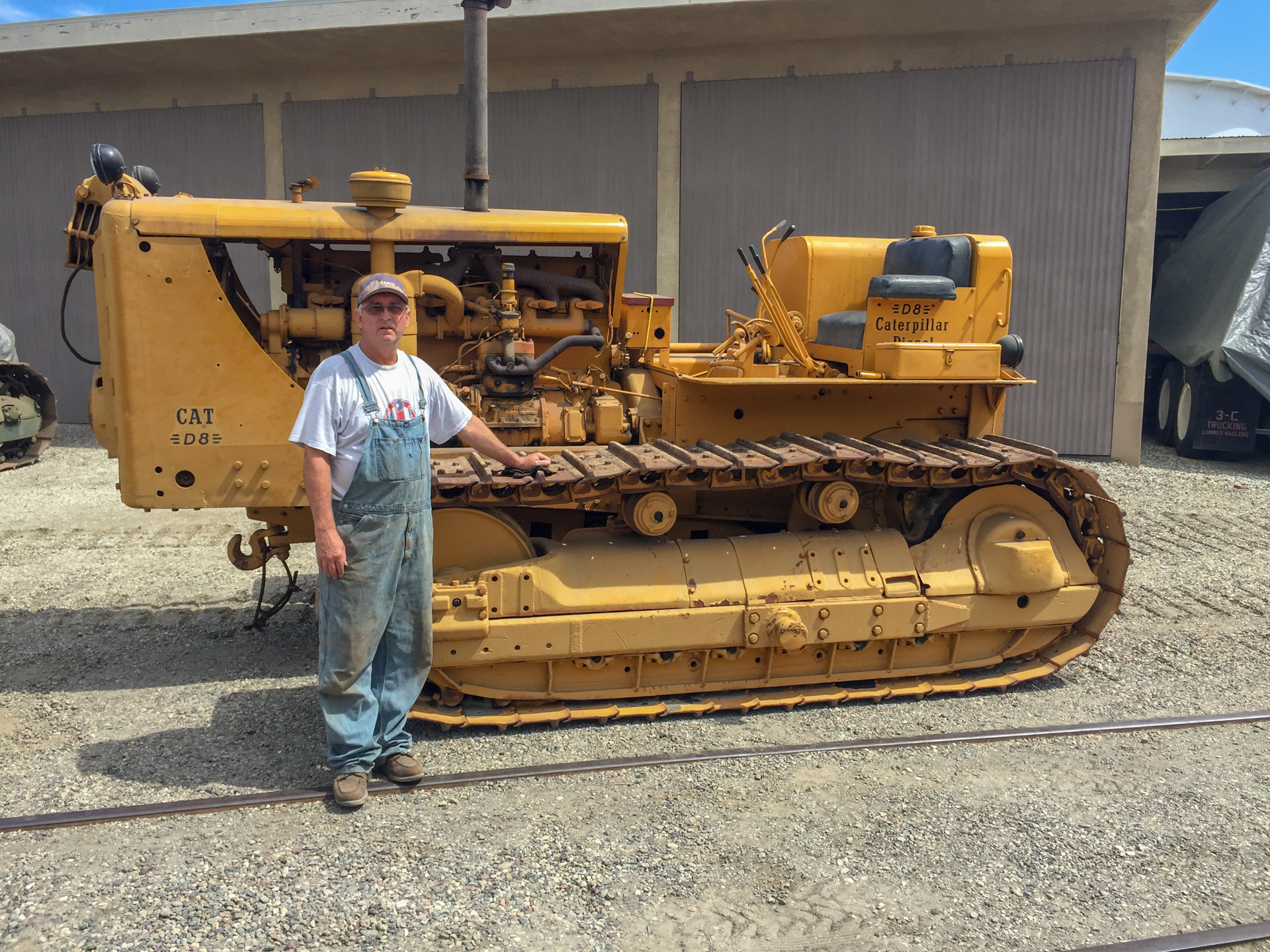 Caterpillar D8 — view 3